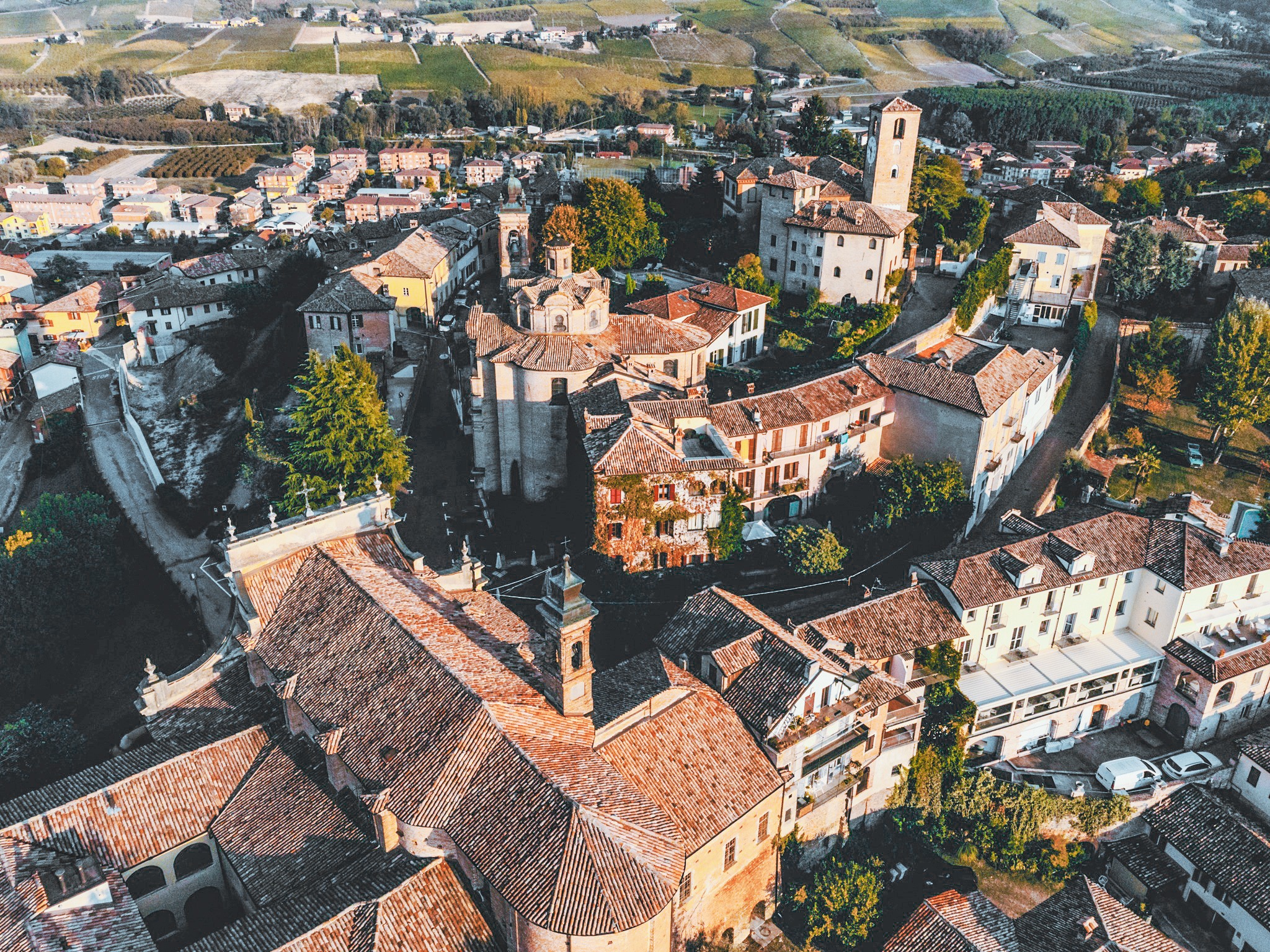Il borgo di Neive visto dall'alto